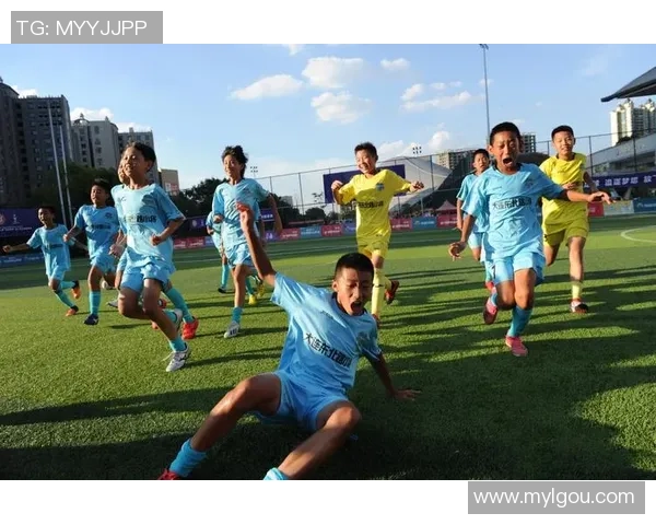 踢足球的乐趣与技巧全面盘点让你成为场上明星的秘诀与经验分享